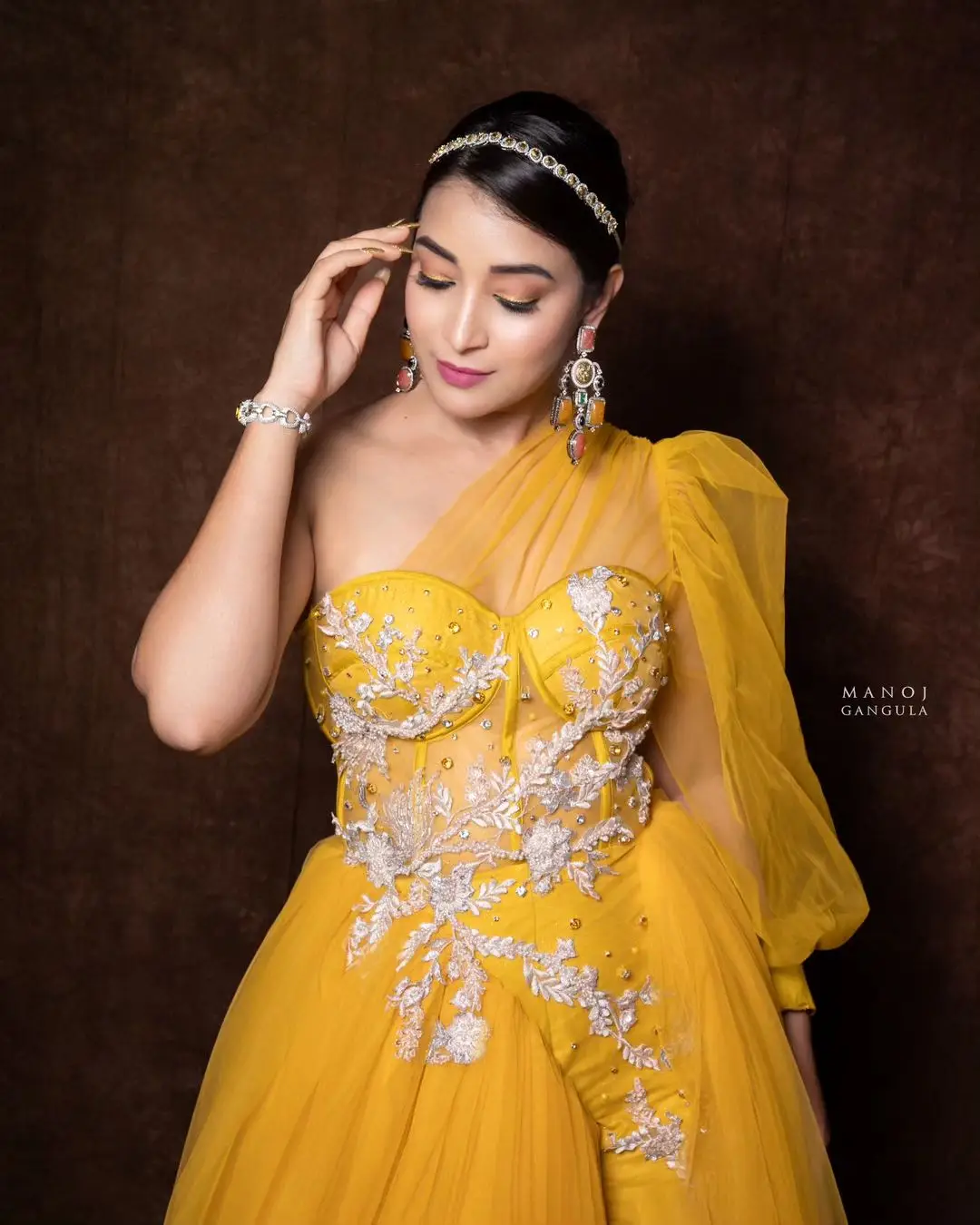 ETV Actress Bhanu Sri Long Legs Show in Yellow Gown